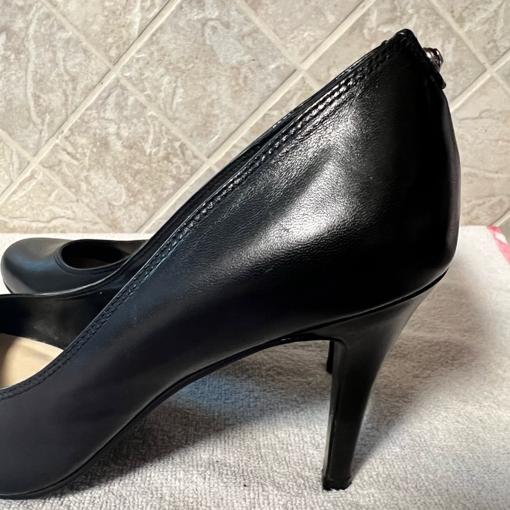 Guess Black Heels, size 10 ladies